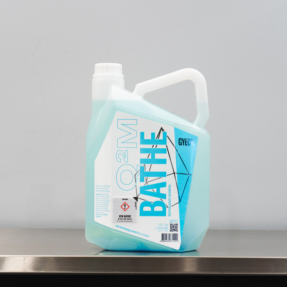 The Clean Garage | GYEON Q2M Bathe 4 Liter | PH Neutral Car Wash Shampoo 1 Gallon